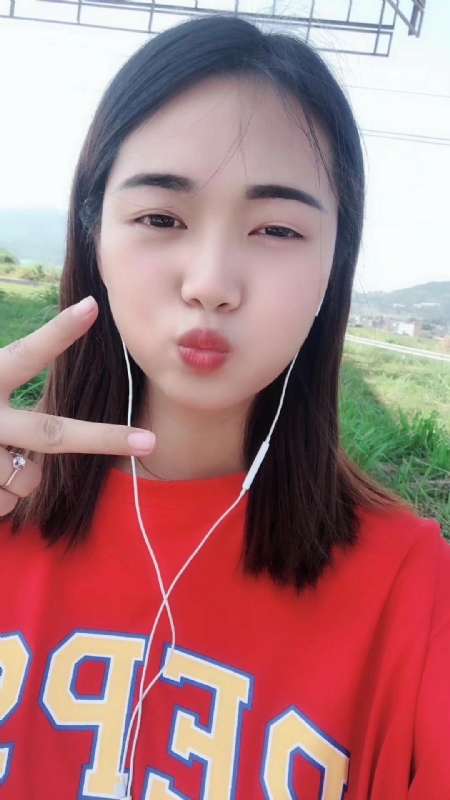 深拥必定温暖的第一张照片--梅州相亲服务中心