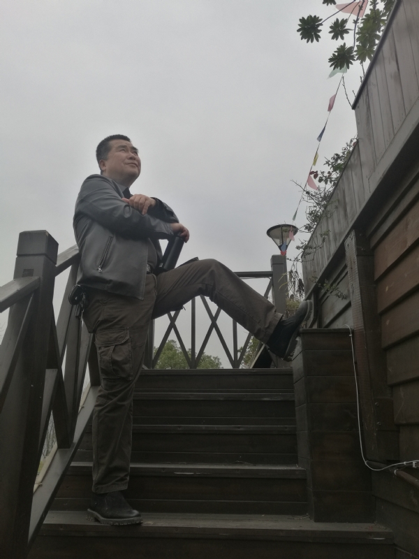 孤单背影的第一张照片--梅州相亲服务中心