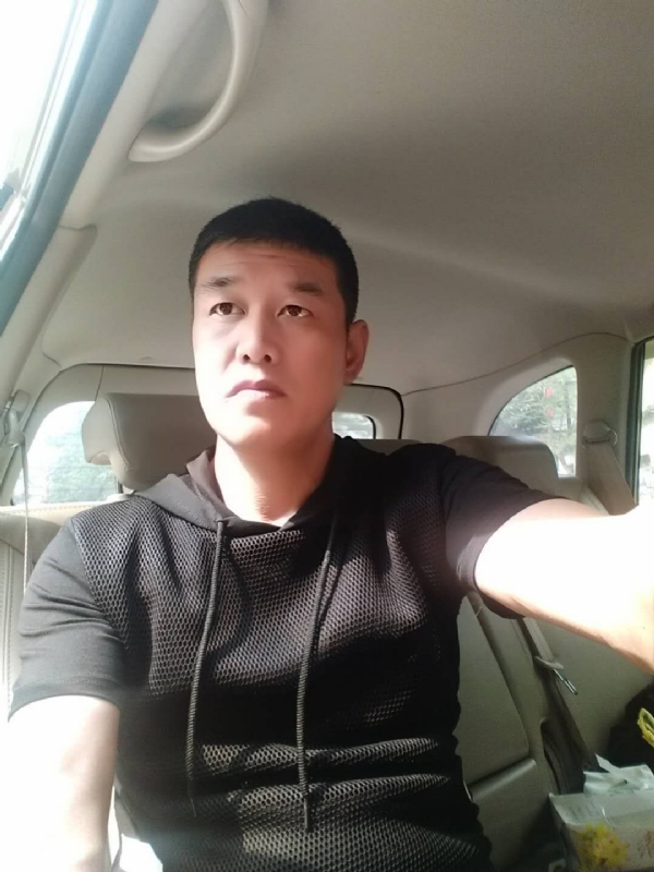 深爱的疯子的第一张照片--梅州相亲服务中心