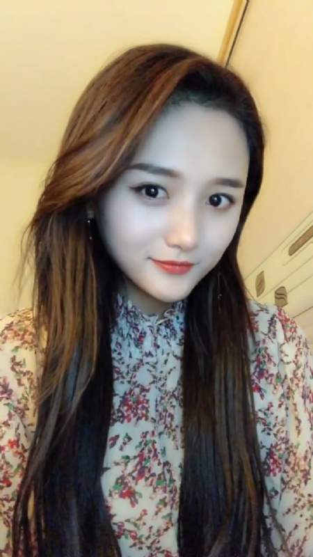 淡然一笑的第一张照片--梅州相亲服务中心