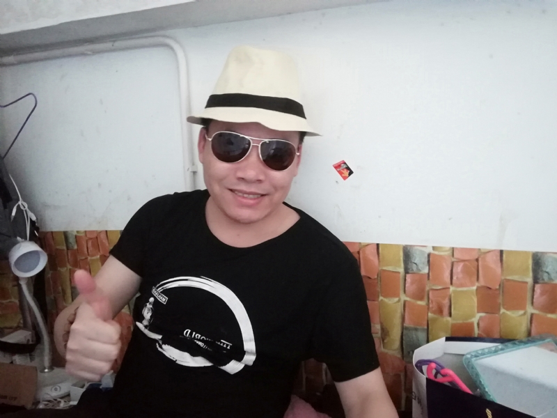 艰难爱情的第一张照片--梅州相亲服务中心