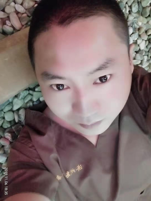 红枫叶的第一张照片--梅州相亲服务中心