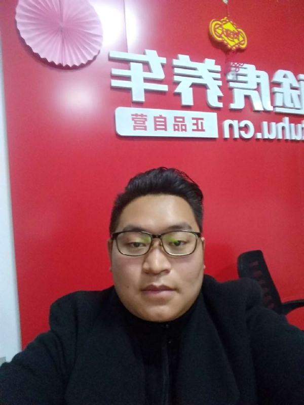 向上倾斜45度的第一张照片--梅州相亲服务中心