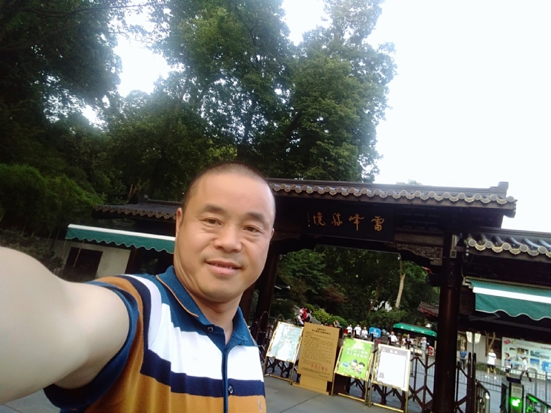 夏雨晨紫的第一张照片--梅州相亲服务中心