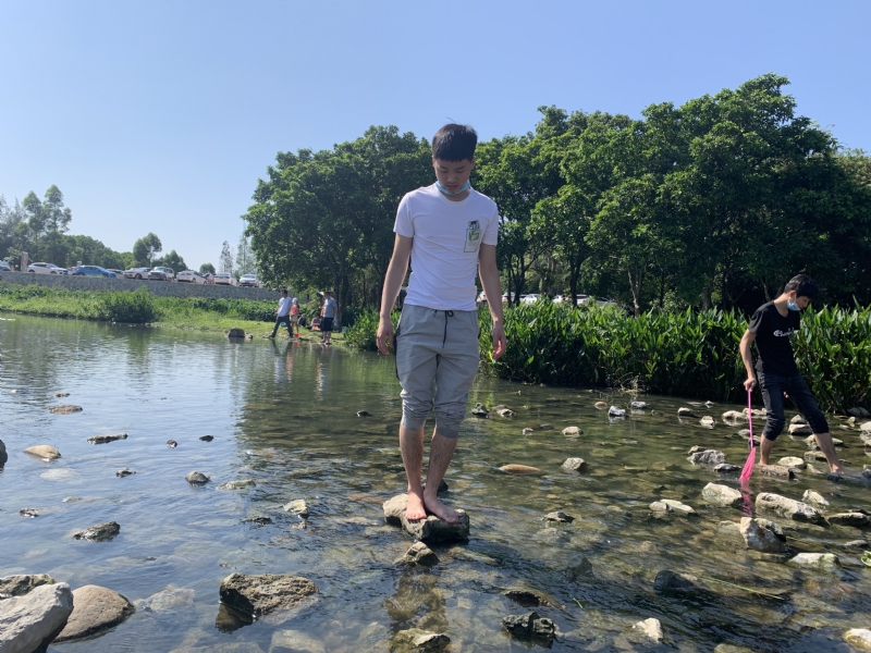 放假吃鸡的第一张照片--梅州相亲服务中心