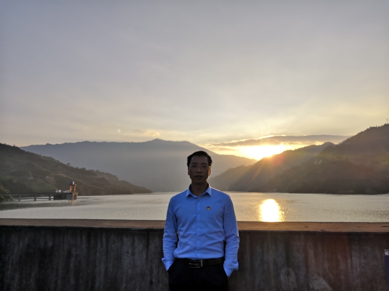 庸人自扰的第一张照片--梅州相亲服务中心