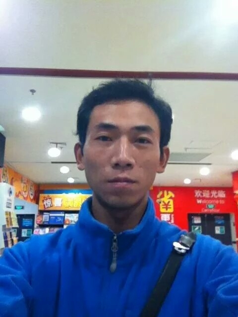 青草地溪水边的第一张照片--梅州相亲服务中心