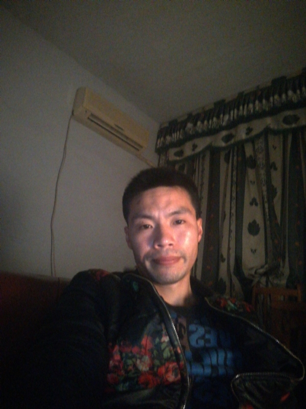 性情男儿的第一张照片--梅州相亲服务中心