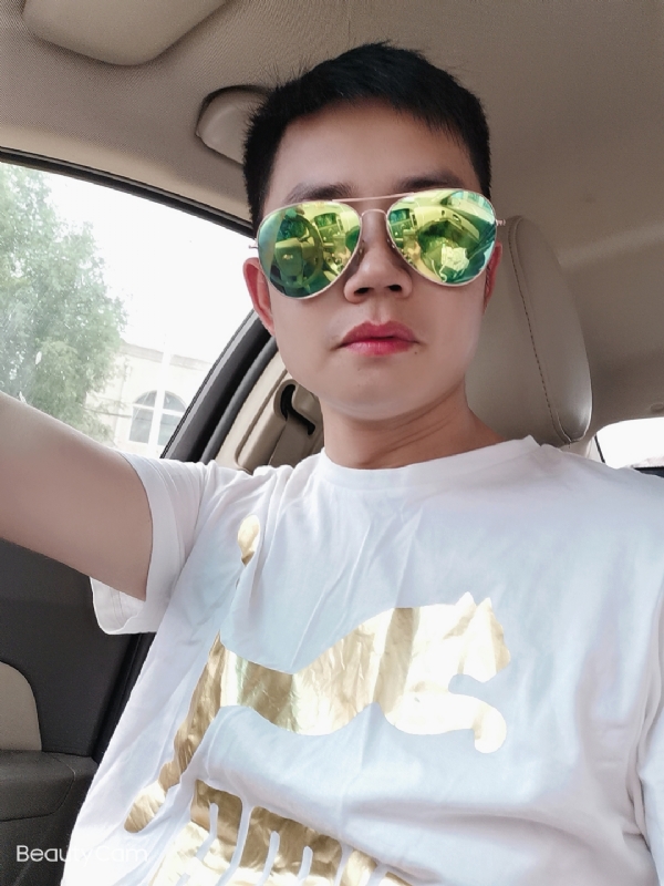 奋斗的第一张照片--梅州相亲服务中心