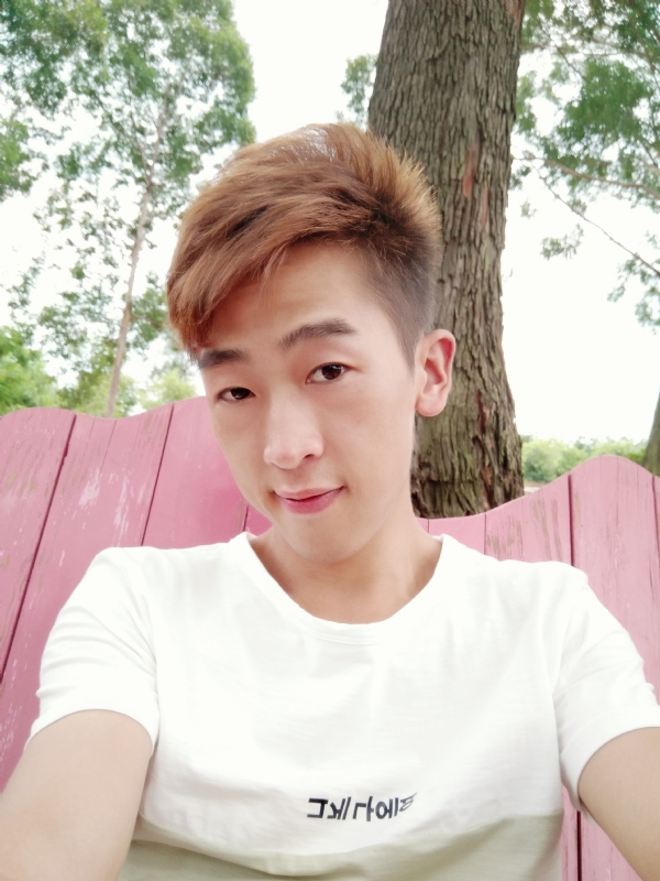 一觉睡到小时候的第一张照片--梅州相亲服务中心