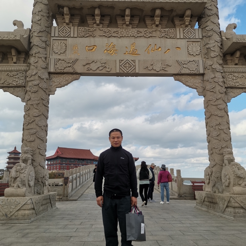 向日葵的微笑的第一张照片--梅州相亲服务中心