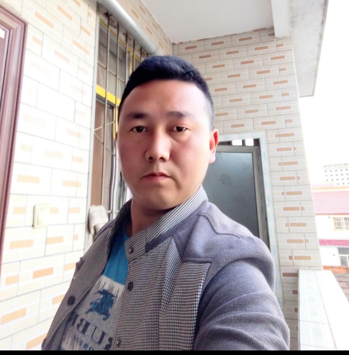 帅帅的大叔的第一张照片--梅州相亲服务中心