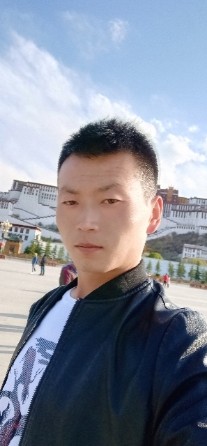 阳光下的小草的第二张照片--梅州相亲服务中心