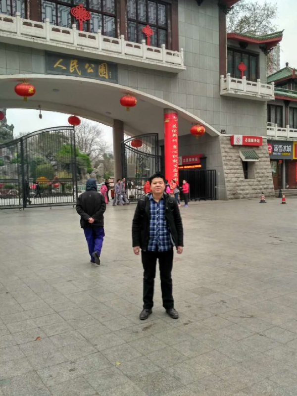 在奋斗的第一张照片--梅州相亲服务中心