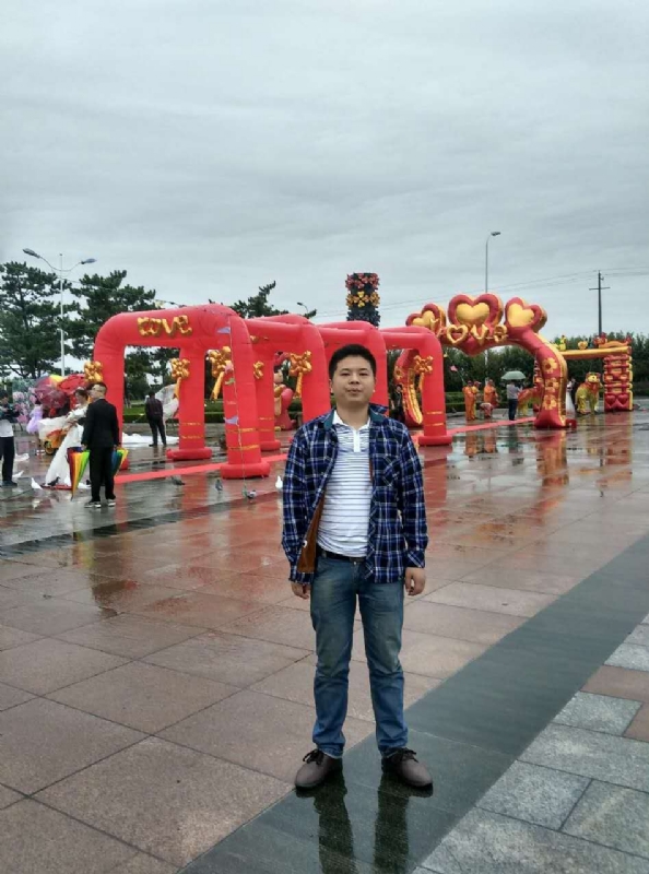 在奋斗的第三张照片--梅州相亲服务中心