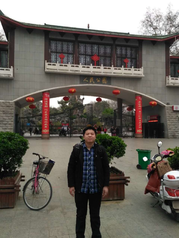 在奋斗的第四张照片--梅州相亲服务中心