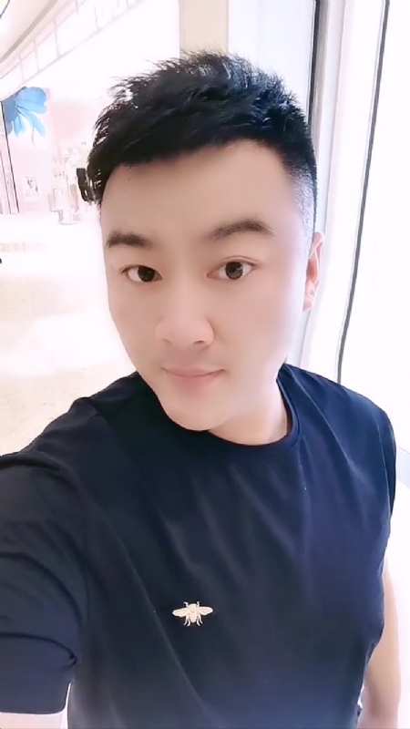 微风徐徐的第一张照片--梅州相亲服务中心