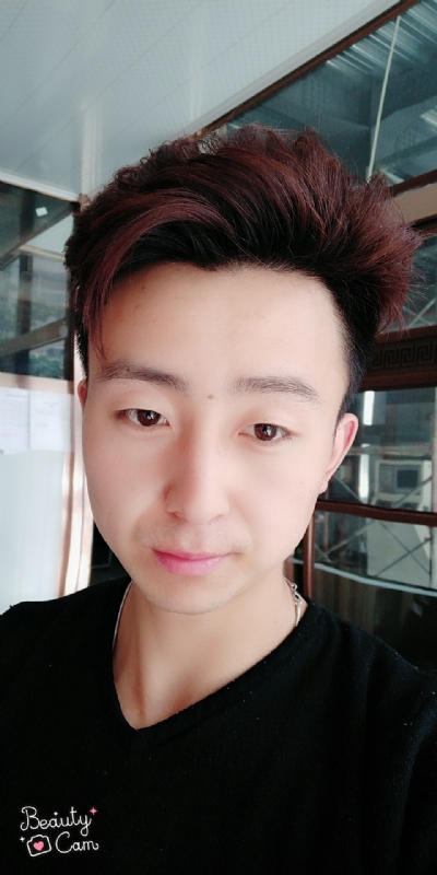 拼命微笑的第三张照片--梅州相亲服务中心