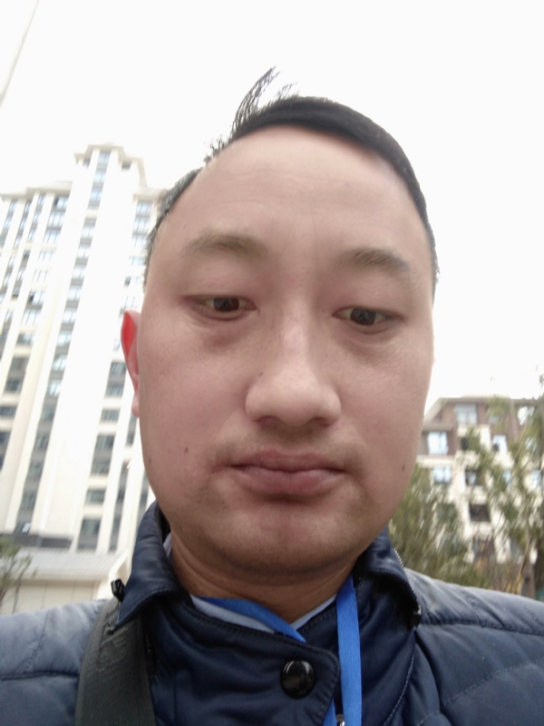 老男人的第一张照片--梅州相亲服务中心