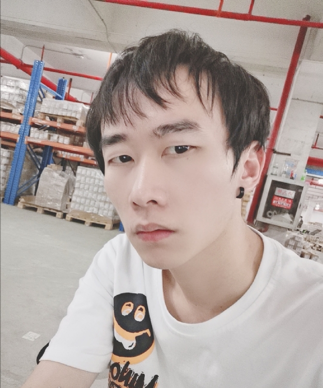 巷子里的猫的第一张照片--梅州相亲服务中心