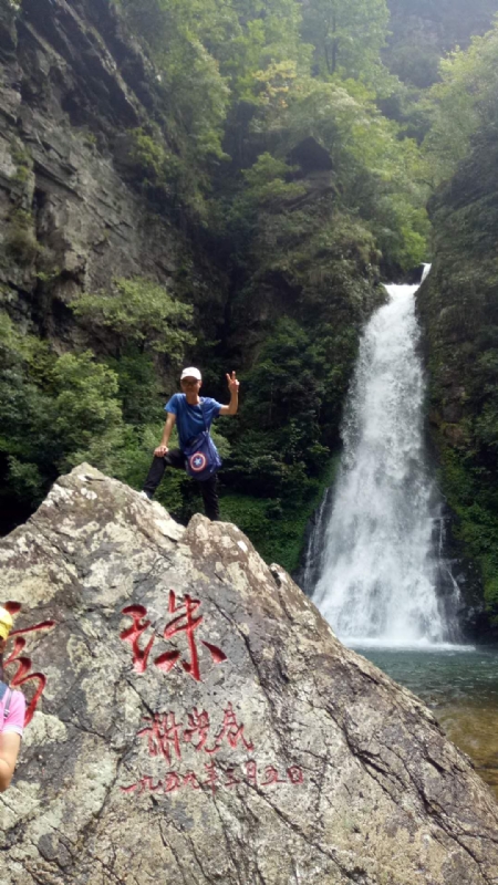 海岸岩崖的第一张照片--梅州相亲服务中心