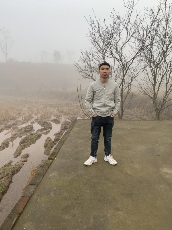 迷路的小猪的第一张照片--梅州相亲服务中心