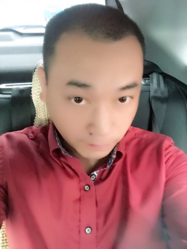 在一个路口等的第一张照片--梅州相亲服务中心