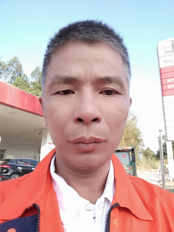 静候缘分的第一张照片--梅州相亲服务中心