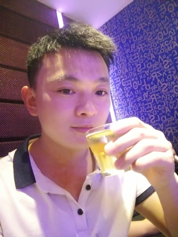 幸福的拥抱的第一张照片--梅州相亲服务中心