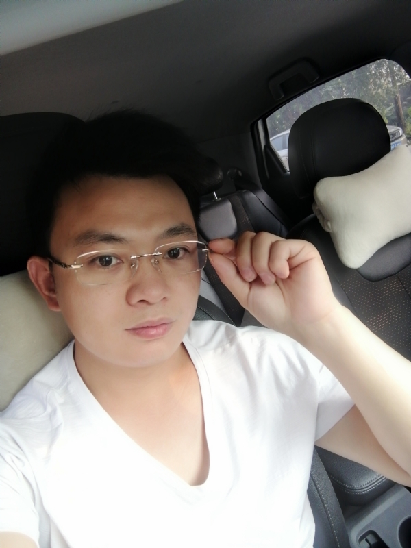 幸福的拥抱的第二张照片--梅州相亲服务中心