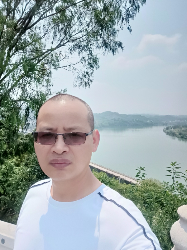 随缘随性的第一张照片--梅州相亲服务中心