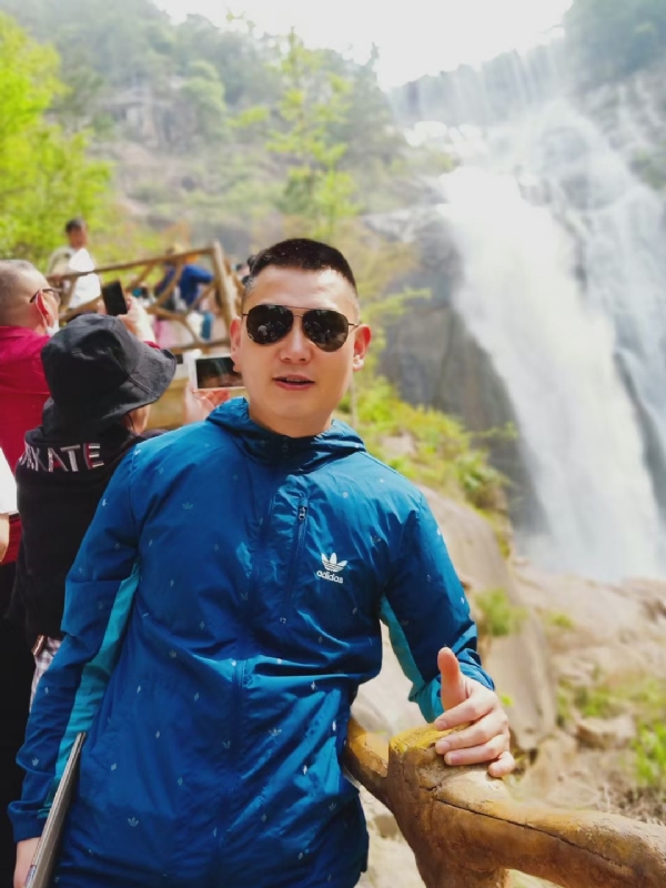 钟爱一生的第一张照片--梅州相亲服务中心