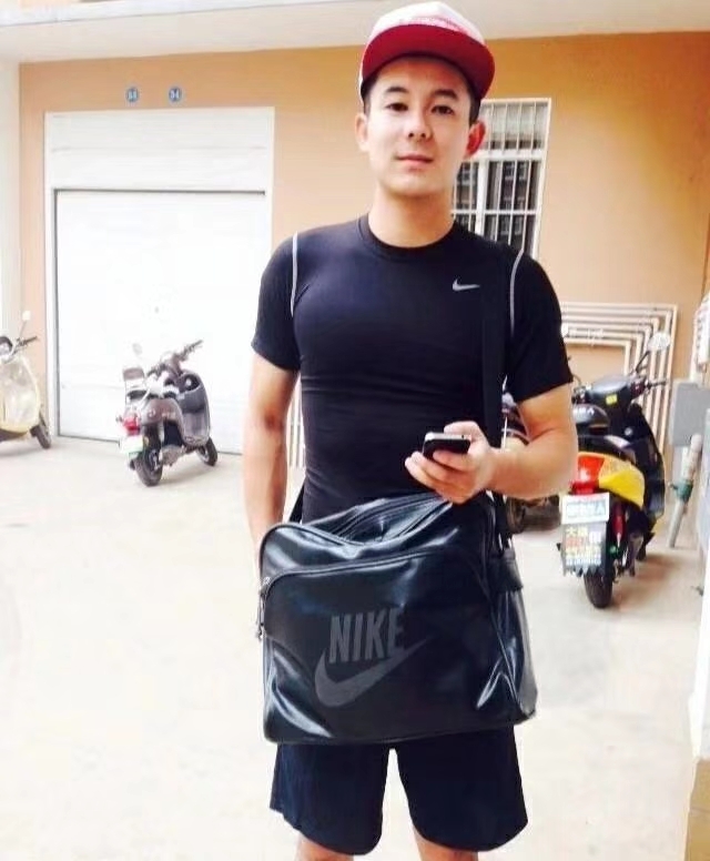 花花是只狗的第一张照片--梅州相亲服务中心