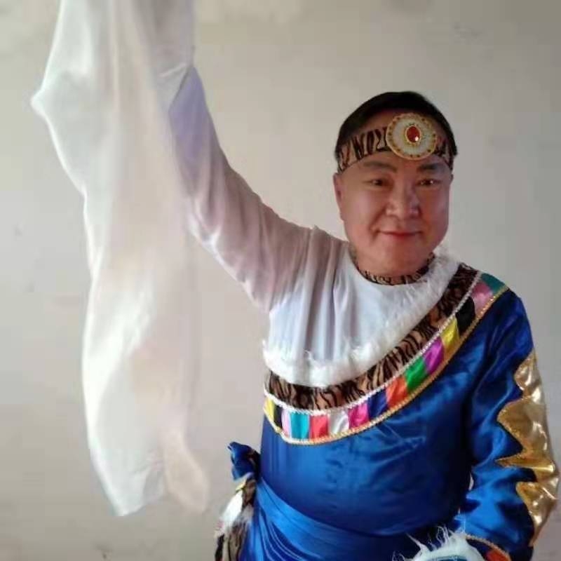 走在冷风中的第一张照片--梅州相亲服务中心