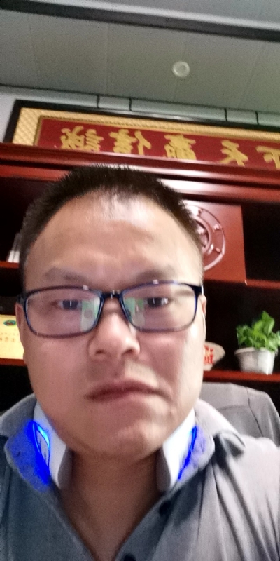 模具工匠的第一张照片--梅州相亲服务中心