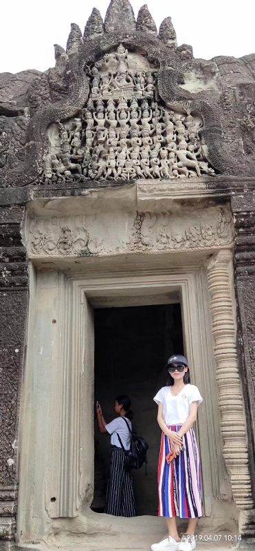 桃花与酒的第二张照片--梅州相亲服务中心