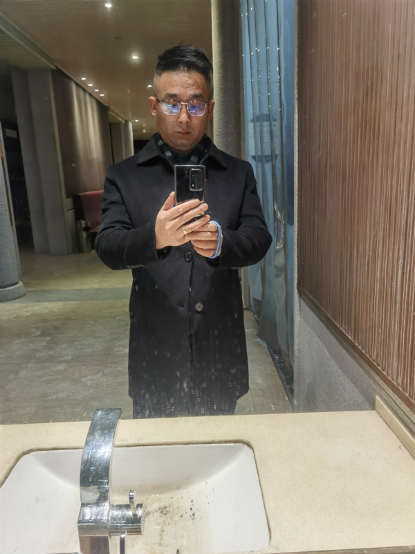 孤独尘埃的第一张照片--梅州相亲服务中心