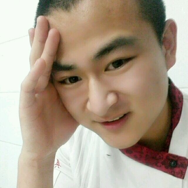 人潮拥挤的第一张照片--梅州相亲服务中心