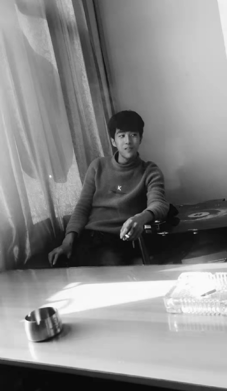 酷似小丑的第二张照片--梅州相亲服务中心