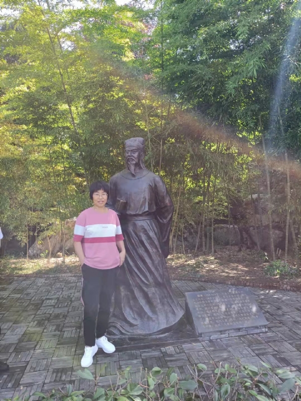 秋天的菊花的第一张照片--梅州相亲服务中心