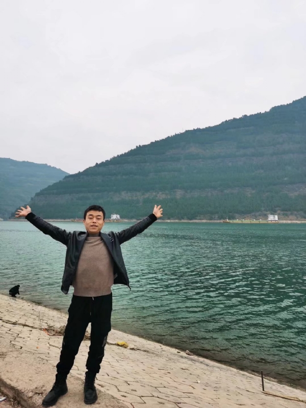 寂寞的风的第一张照片--梅州相亲服务中心