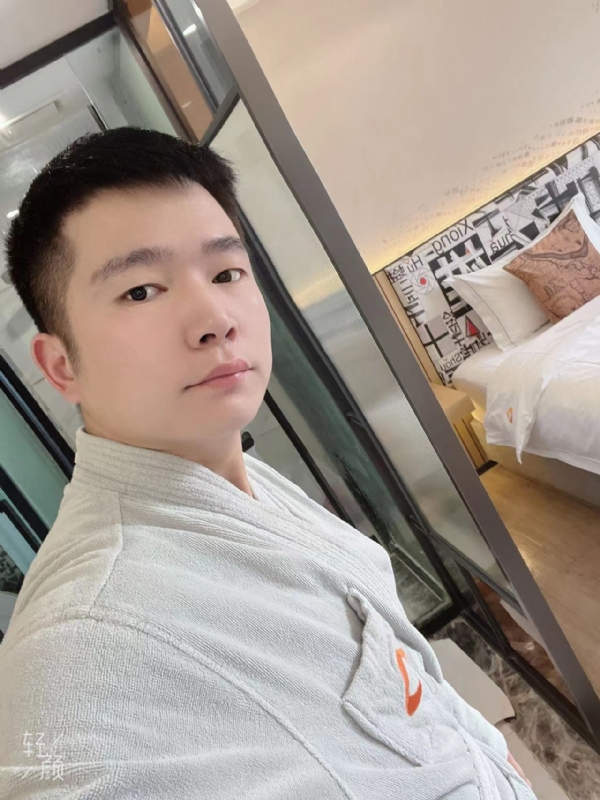 绿帽的第一张照片--梅州相亲服务中心