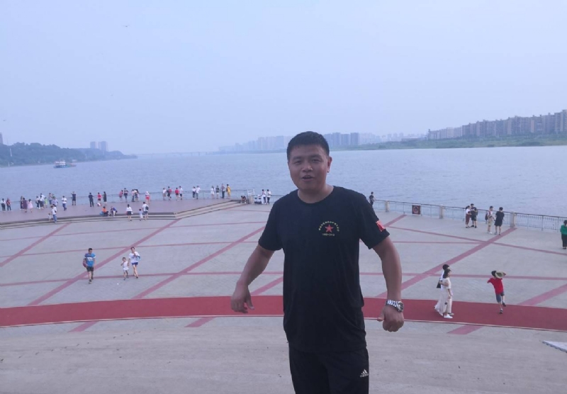 曾经心疼的我的第一张照片--梅州相亲服务中心