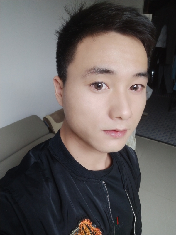 何凡的第三张照片--梅州相亲服务中心