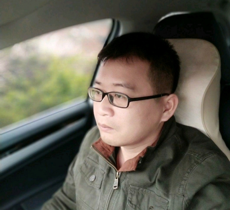 海风吹动你的心的第二张照片--梅州相亲服务中心