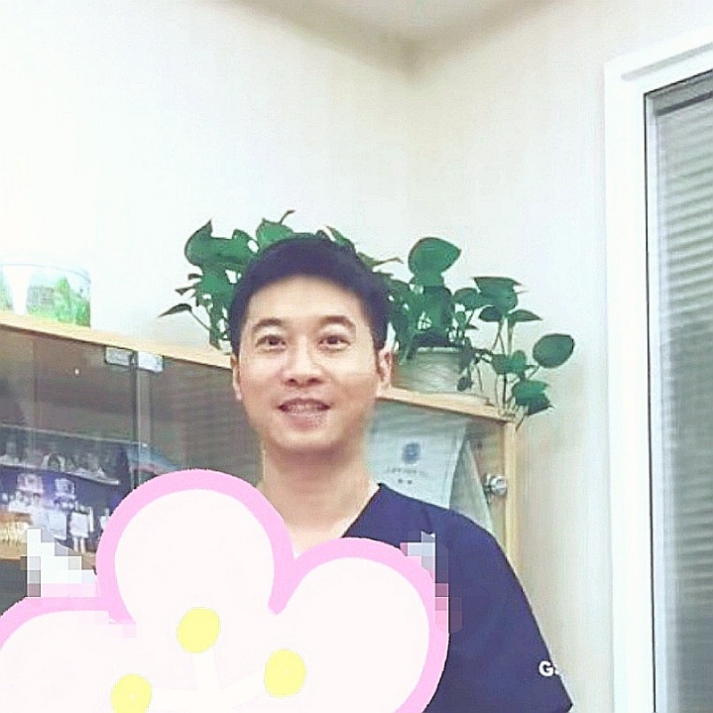 大手牵小手的第二张照片--梅州相亲服务中心