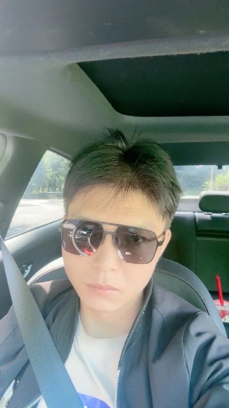 怀念的第一张照片--梅州相亲服务中心