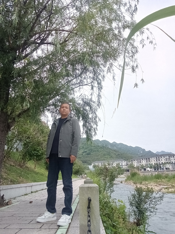 飞雪飘零的第一张照片--梅州相亲服务中心