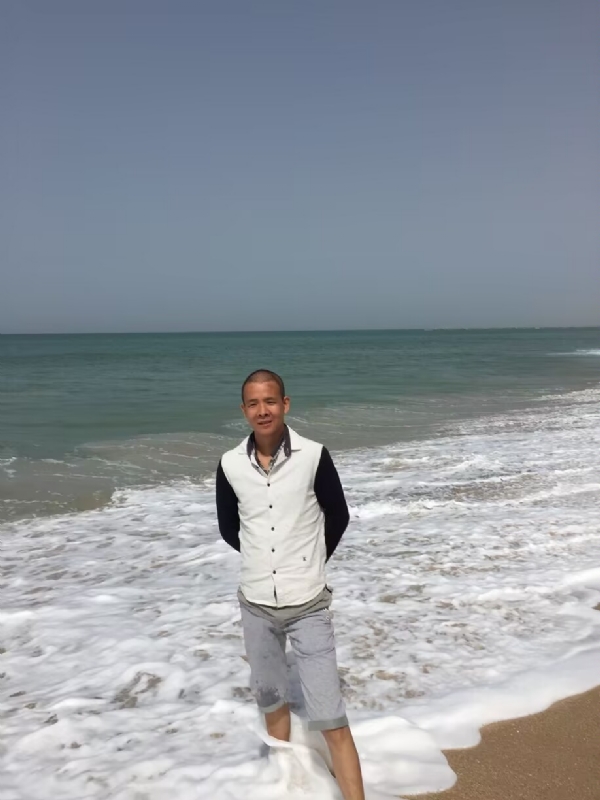 飞雪飘零的第二张照片--梅州相亲服务中心