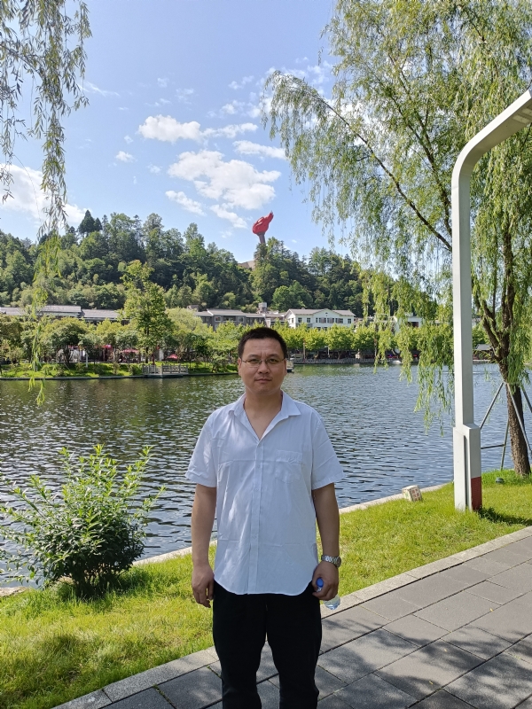 风雨相伴的第一张照片--梅州相亲服务中心